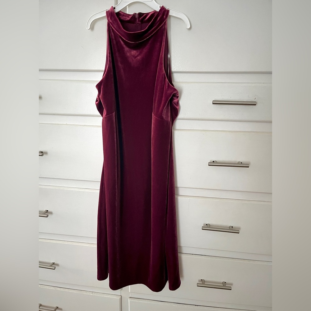 White House Black Market velour sleeveless dress in burgundy size 4